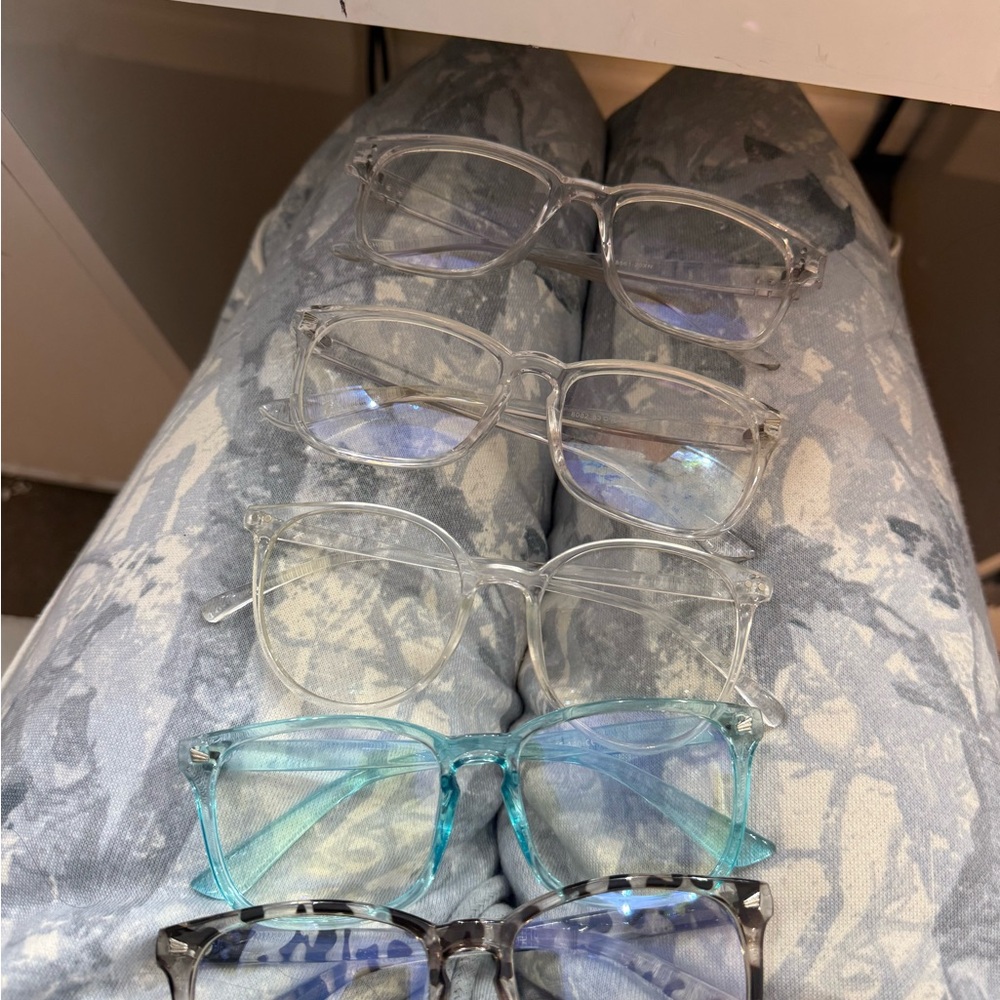 Stylish Clear and Blue Glasses Set